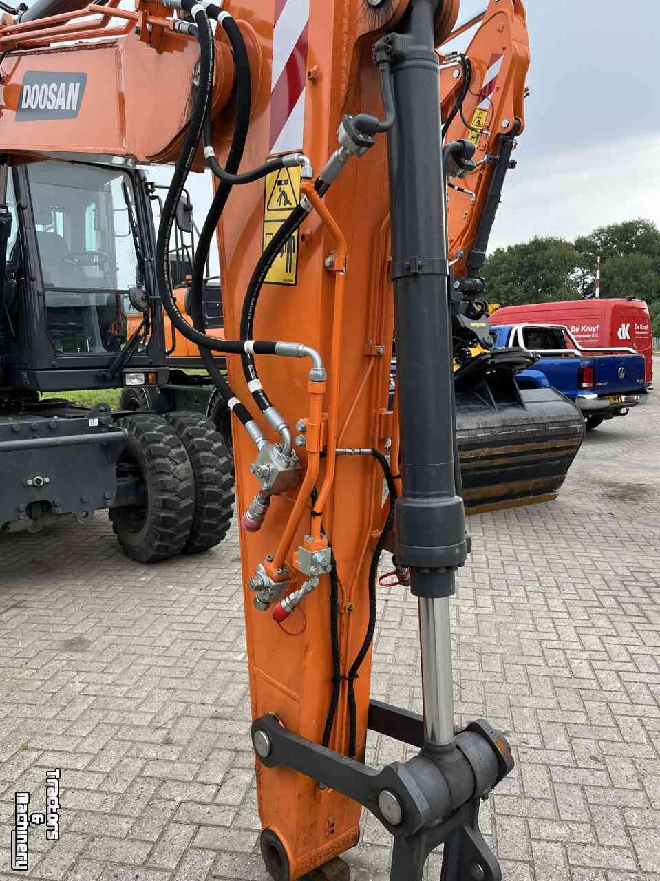 Excavator mobile Doosan DX140W-7