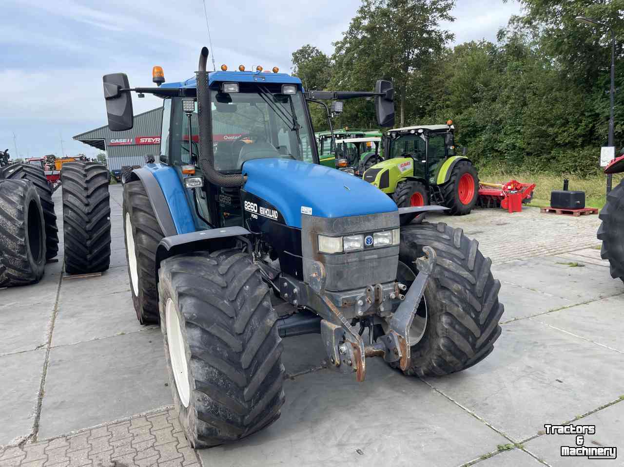 Tractors New Holland 8260 range command