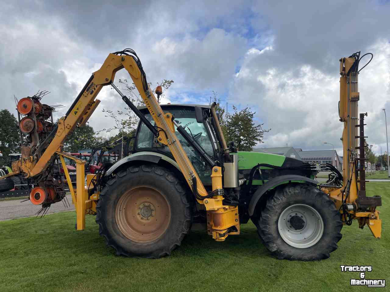 Tractors Deutz Agrotron ttv 610 met herder cavalier mbk 418 en herder front giek