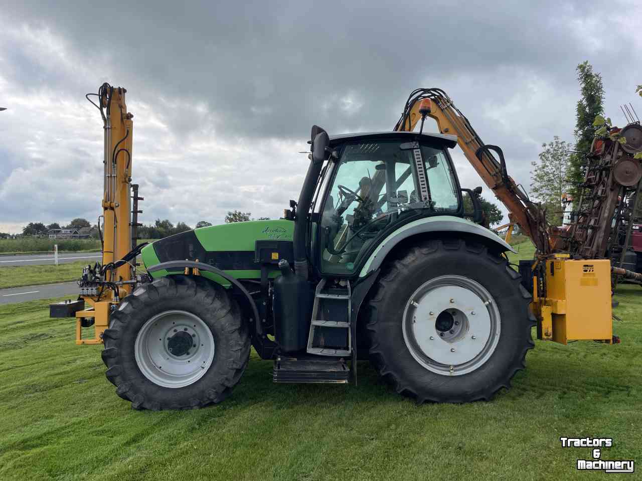 Tractors Deutz Agrotron ttv 610 met herder cavalier mbk 418 en herder front giek