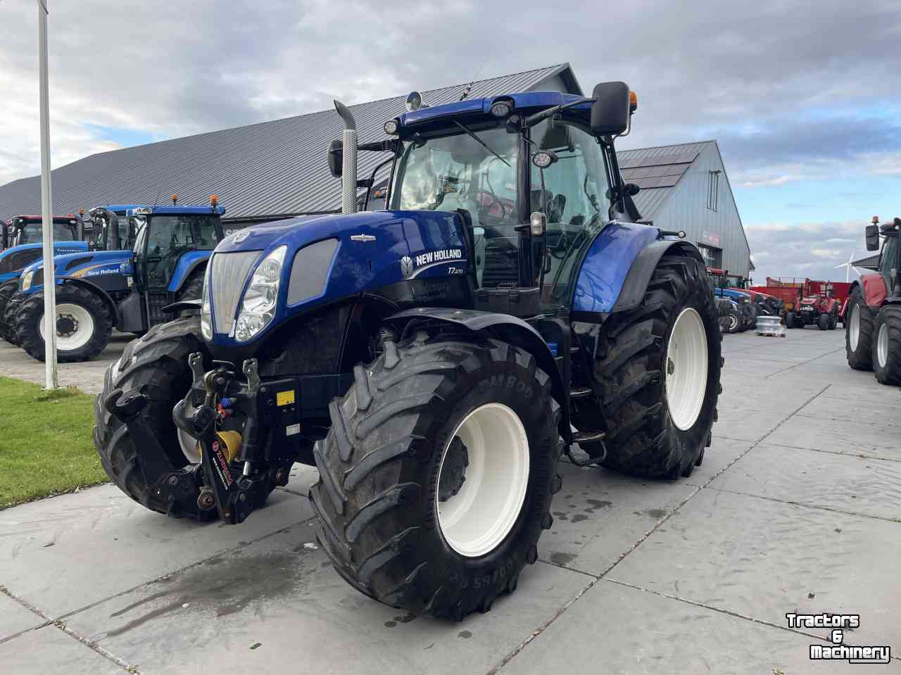 Tractors New Holland T7.270 blue Power (puma 230 CVX )