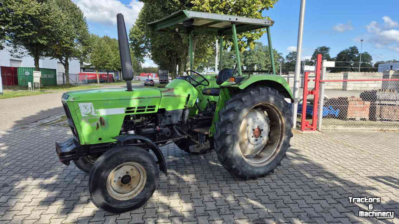 Tractors Deutz-Fahr D6007 met kruip