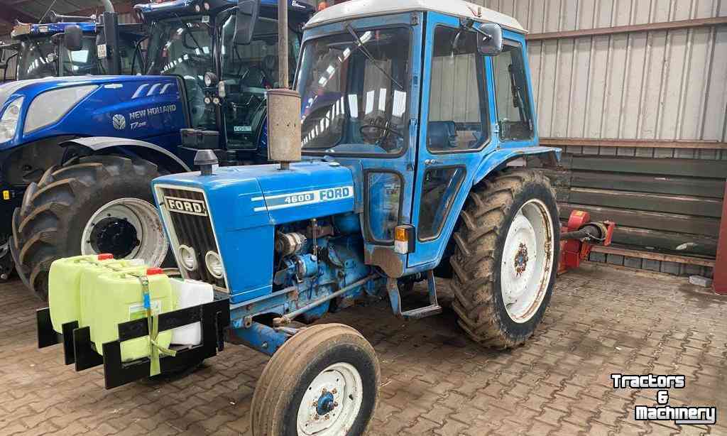 Tractors Ford 4600 2WD Tractor