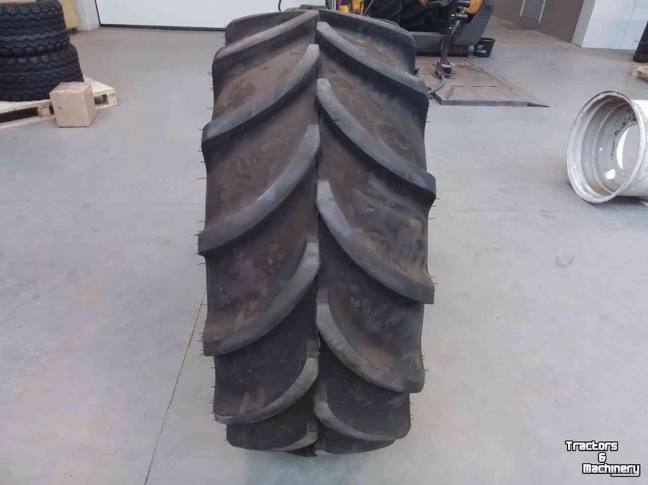 Wheels, Tyres, Rims & Dual spacers Vredestein 440/65R24 Traxion+