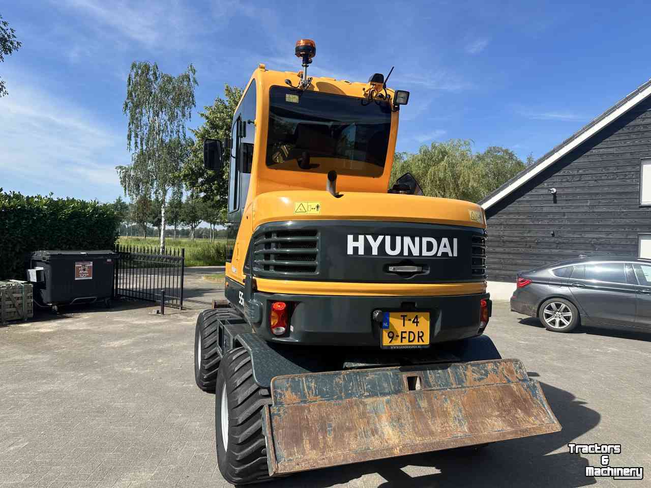 Excavator mobile Hyundai 55W-9A