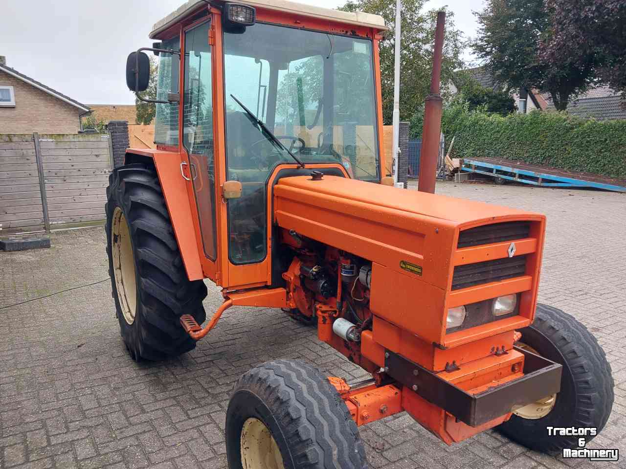 Tractors Renault 681