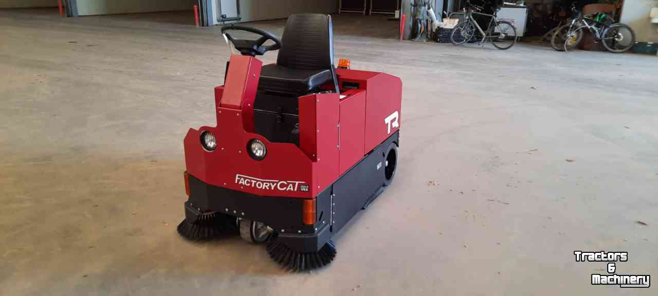 Sweepers and vacuum sweepers  Factory Cat TR veegmachine