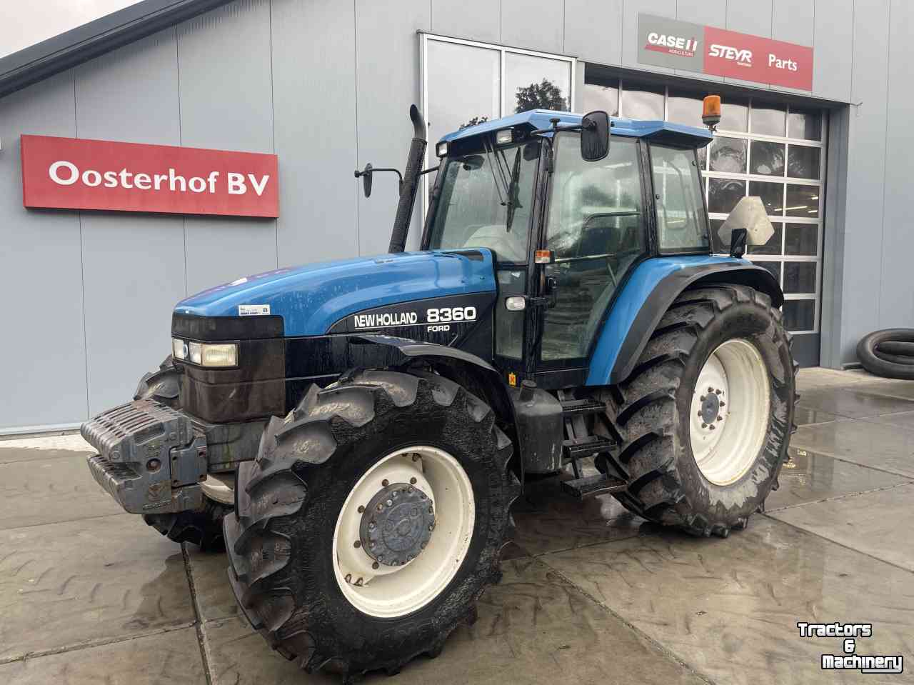 Tractors New Holland 8360 range command