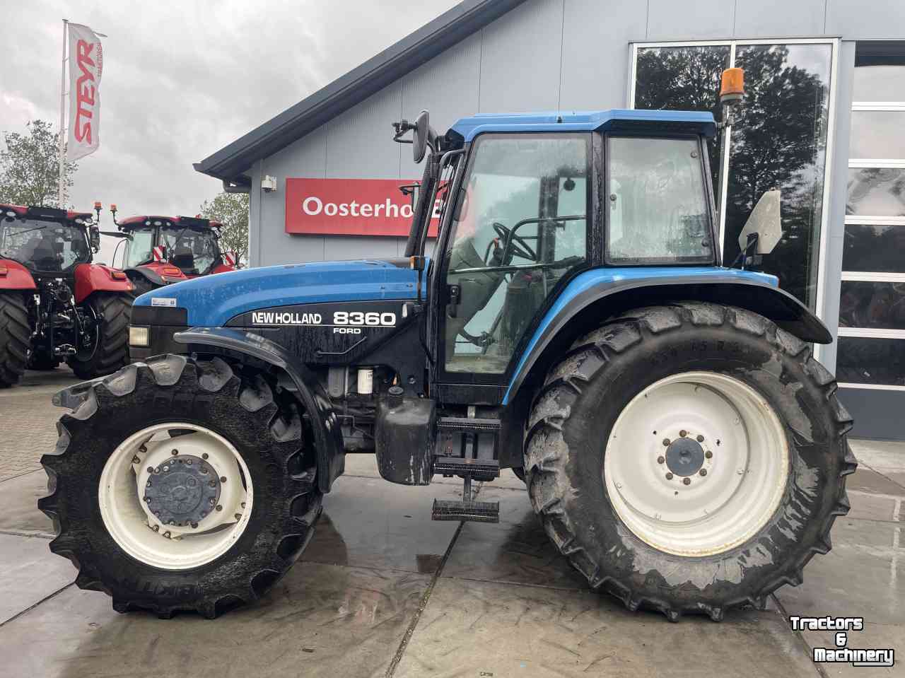 Tractors New Holland 8360 range command