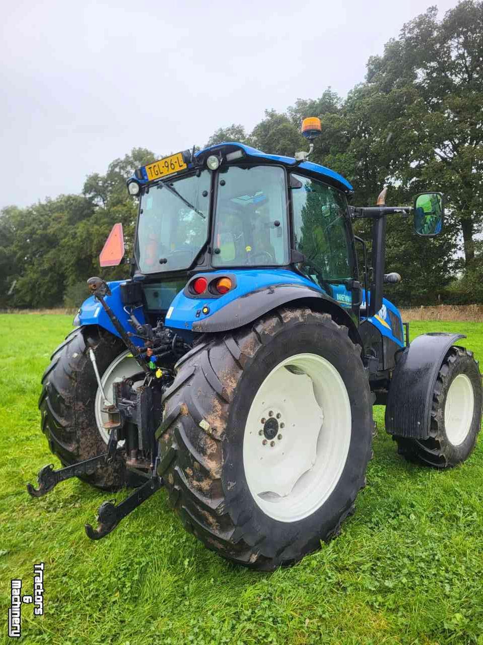 Tractors New Holland T4.85