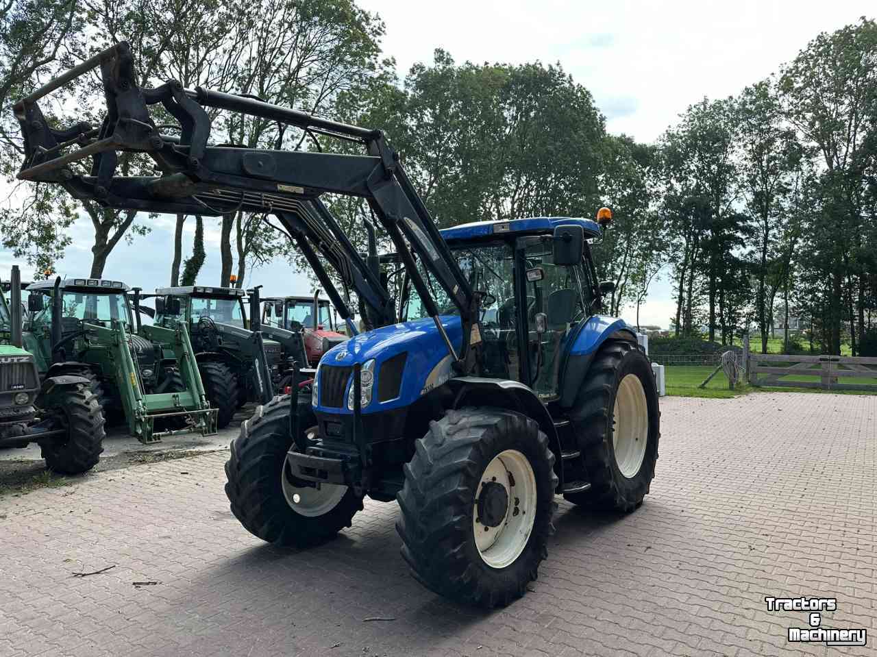 Tractors New Holland TS100A met voorlader