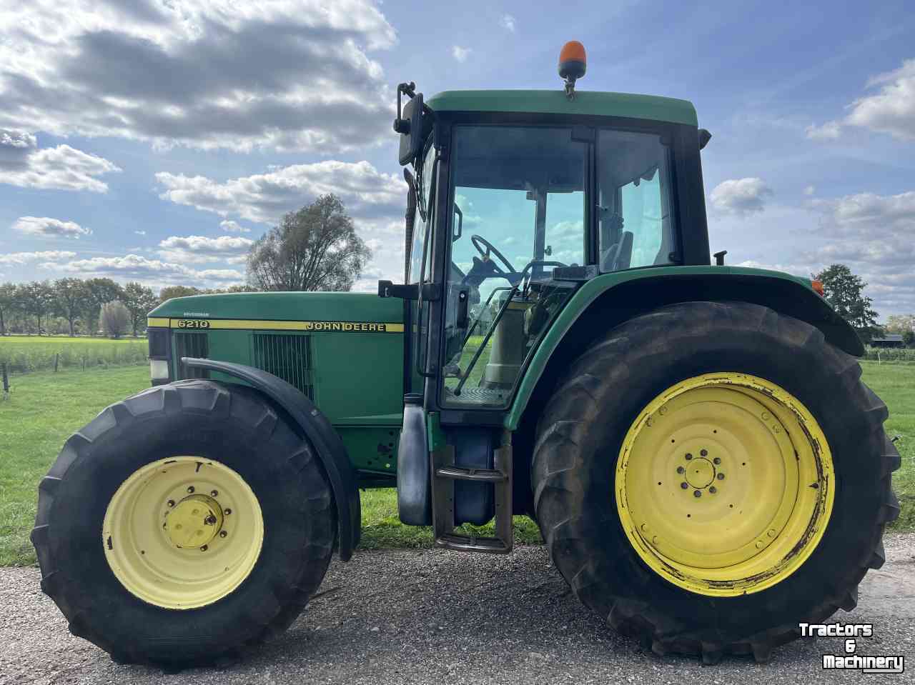 Tractors John Deere 6210