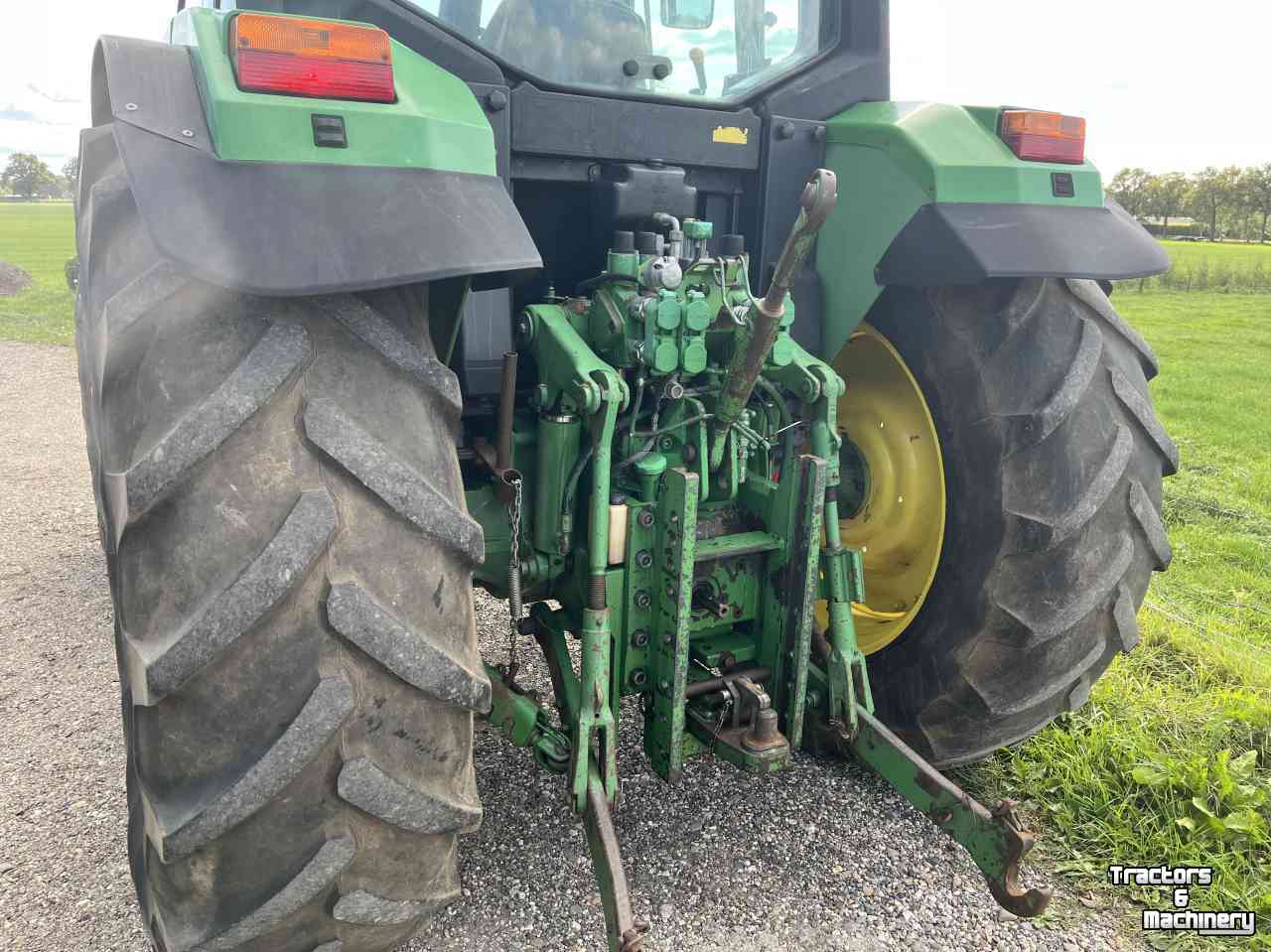 Tractors John Deere 6210