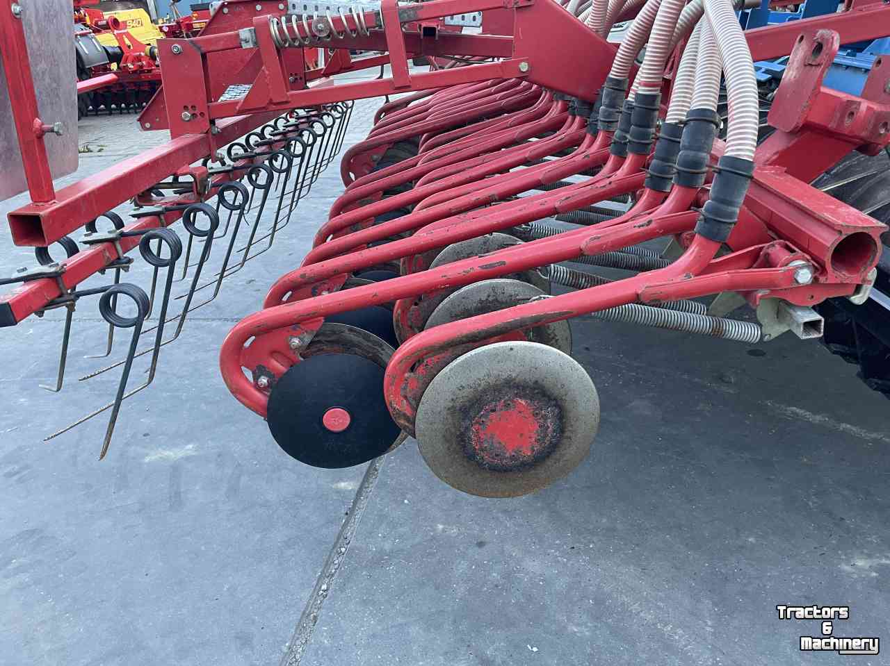 Seed Drill Combination Rabe Accord schivenzaaimachine met rabe corvus PKE 3000