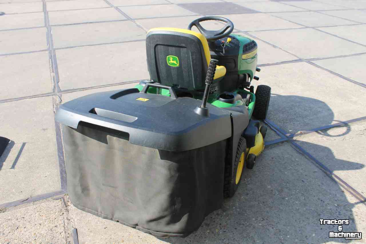 Mower self-propelled John Deere X155R zitmaaier maaitrekker gazonmaaier hydrostaat grasmaaier