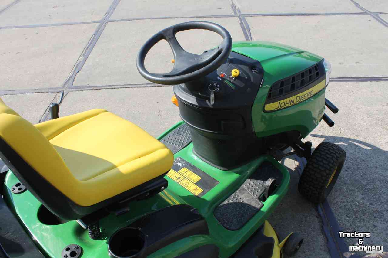 Mower self-propelled John Deere X155R zitmaaier maaitrekker gazonmaaier hydrostaat grasmaaier