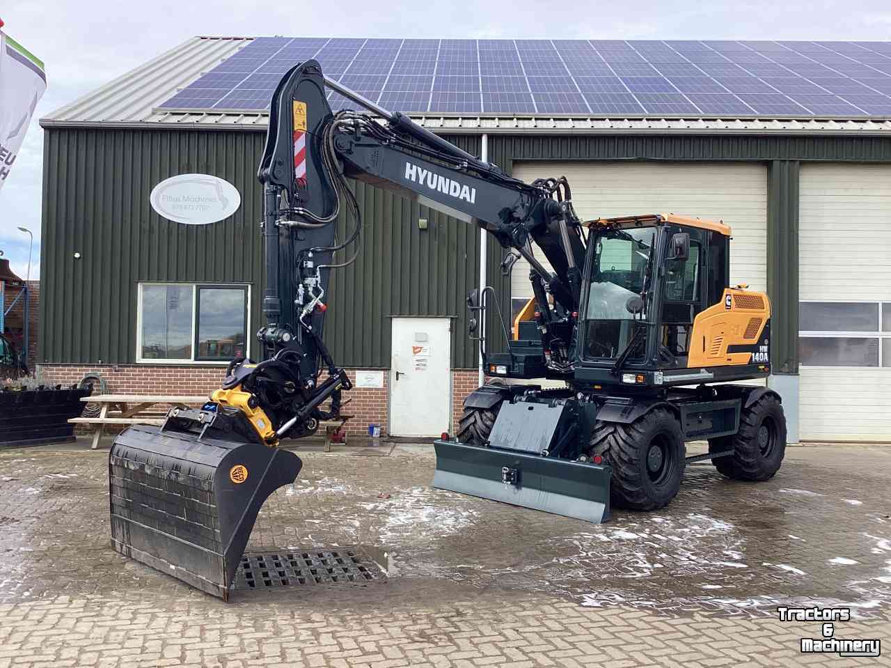 Excavator mobile Hyundai HW140A Demo bandenkraan