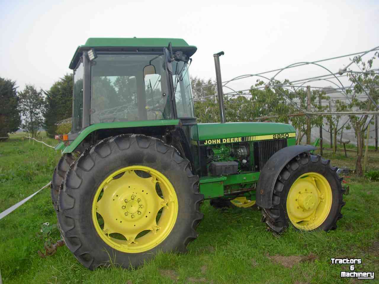 Tractors John Deere 2850