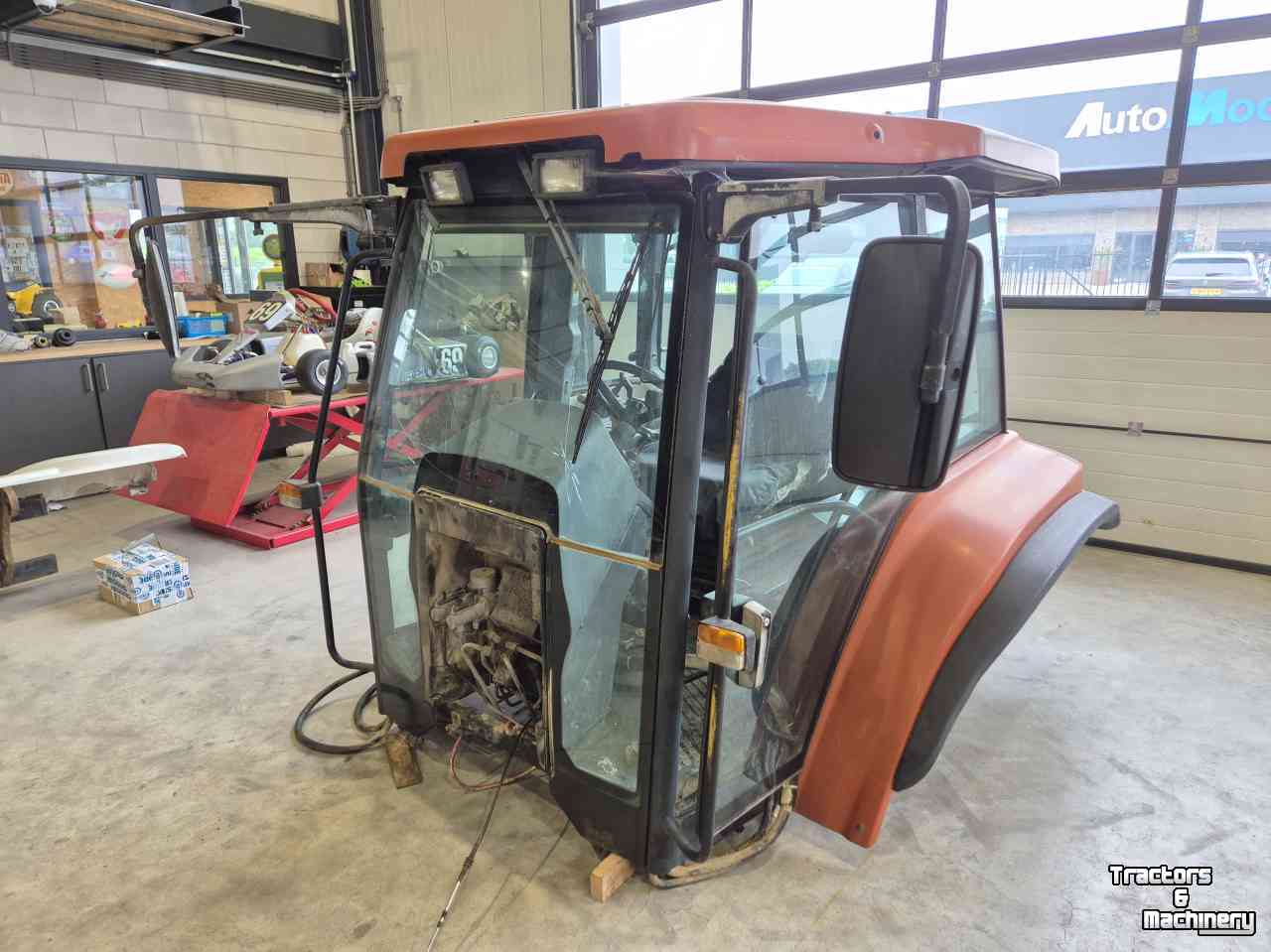 Tractors  New Holland G240 (8970) gedemonteerd voor onderdelen