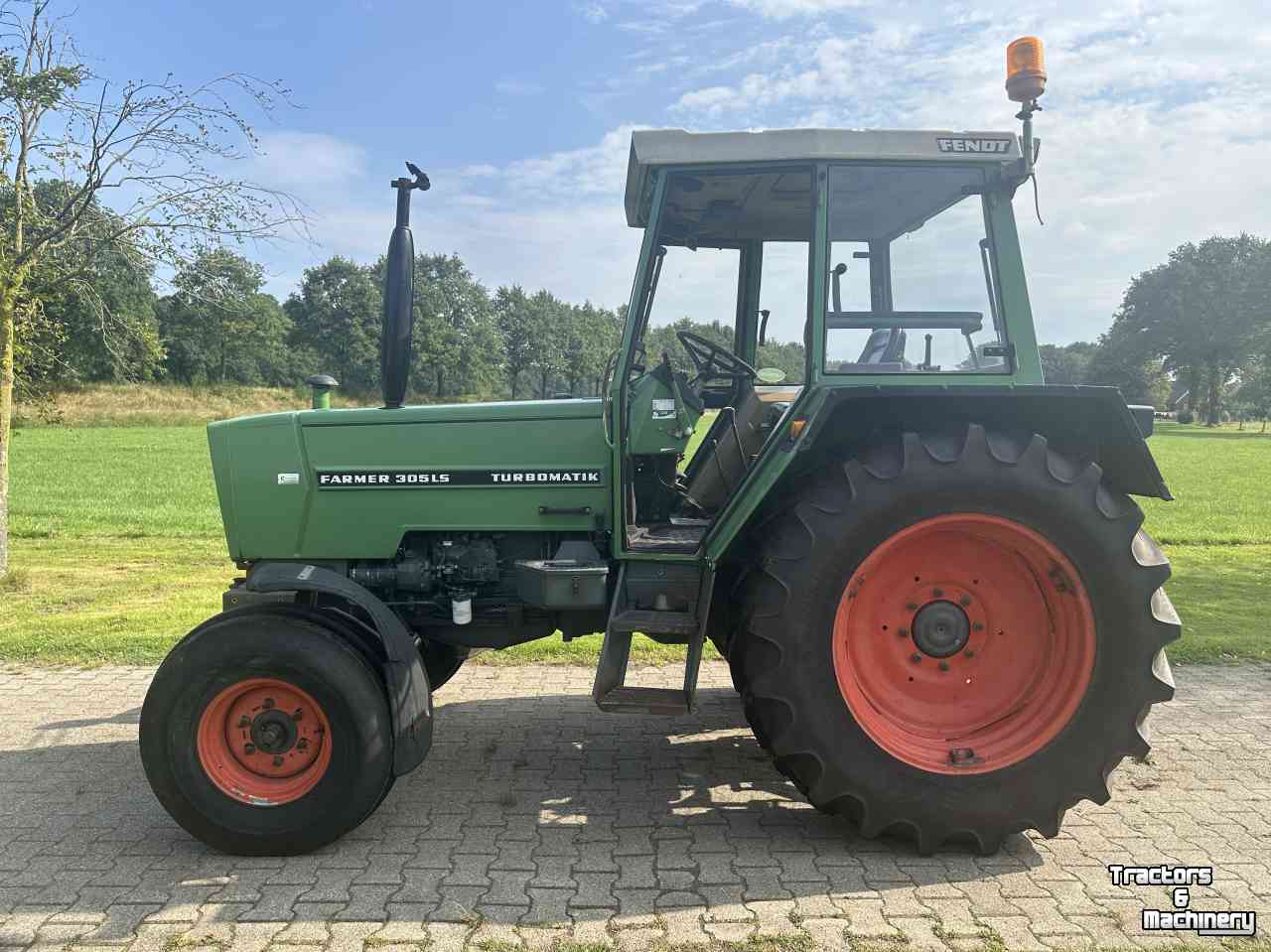 Tractors Fendt 305 LS