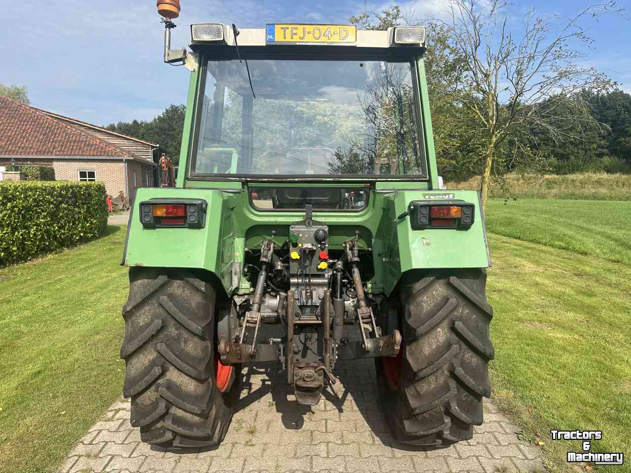 Tractors Fendt 305 LS