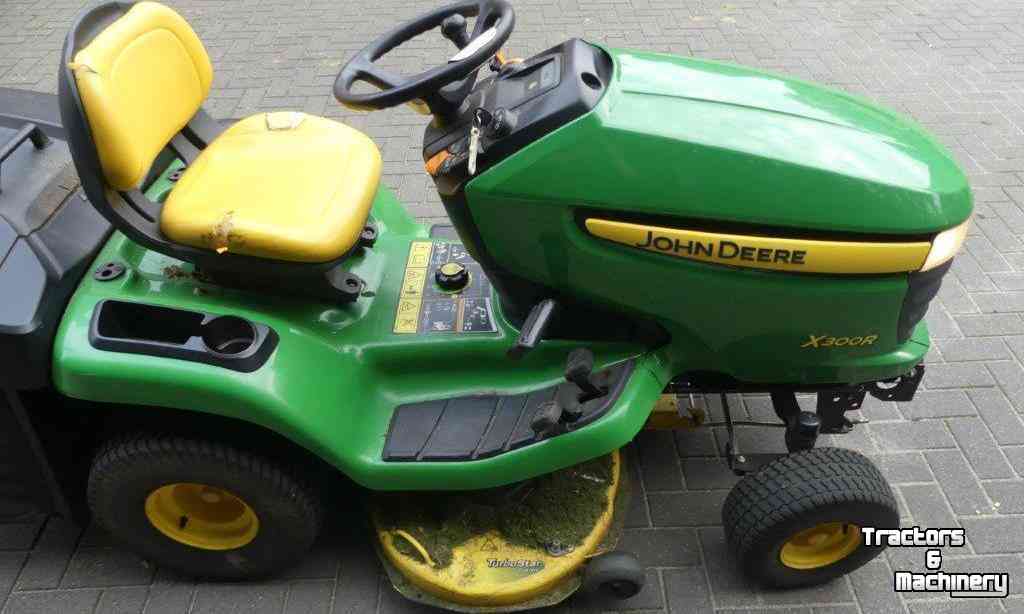 Mower self-propelled John Deere X300R Lawn Mower