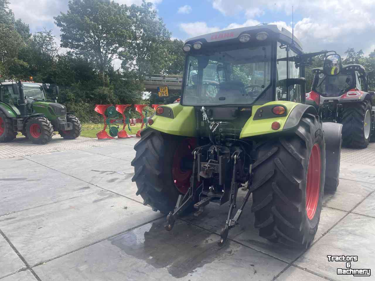 Tractors Claas Axos 329