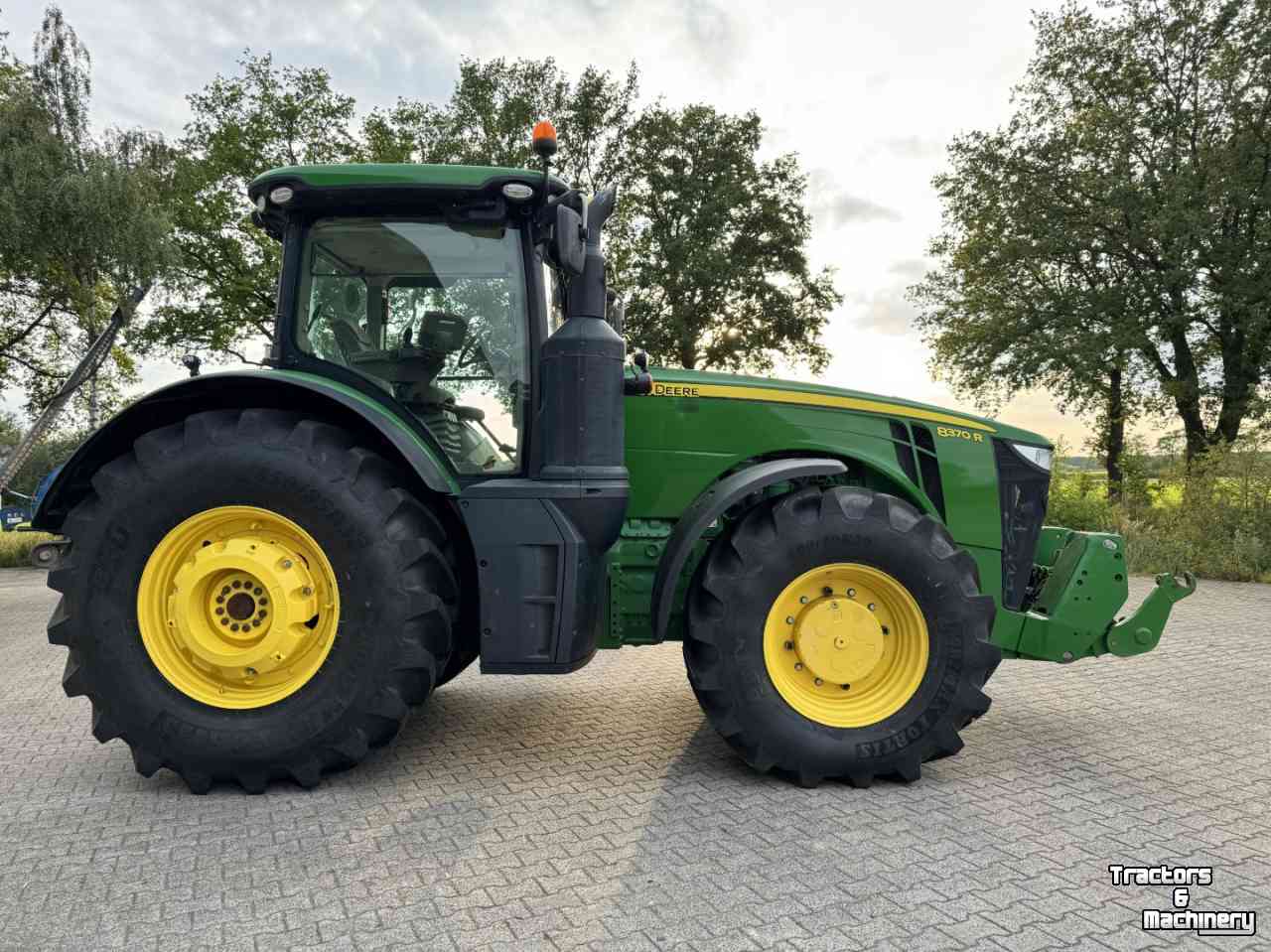 Tractors John Deere 8370 R