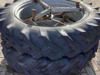 Wheels, Tyres, Rims & Dual spacers Vredestein 13.6/12R38 + Molcon