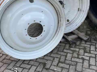 Wheels, Tyres, Rims & Dual spacers New Holland set Vaste Velgen DW16x46 280/335/10gaats zijkant naar plaat  45cm andere -2cm
