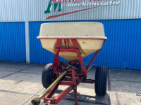 Fertilizer spreader Vicon Pendelstrooier op onderstel