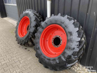 Wheels, Tyres, Rims & Dual spacers Michelin 420/70R28 OMNIBIB op 15x28 Fendt velgen 8-gaats
